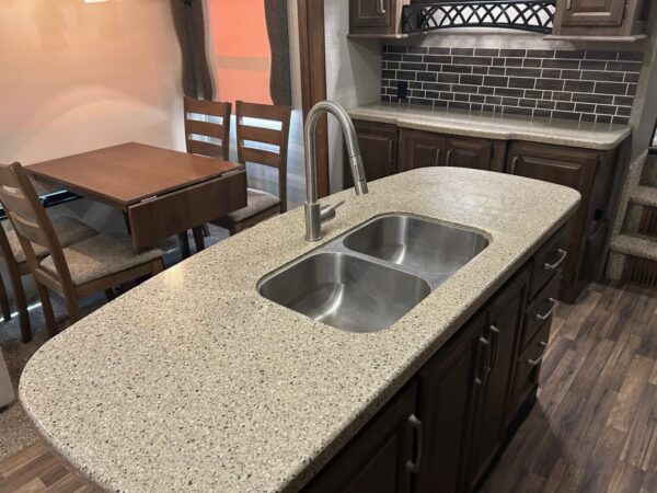 2016 Keystone Cougar 303RL - Image 21