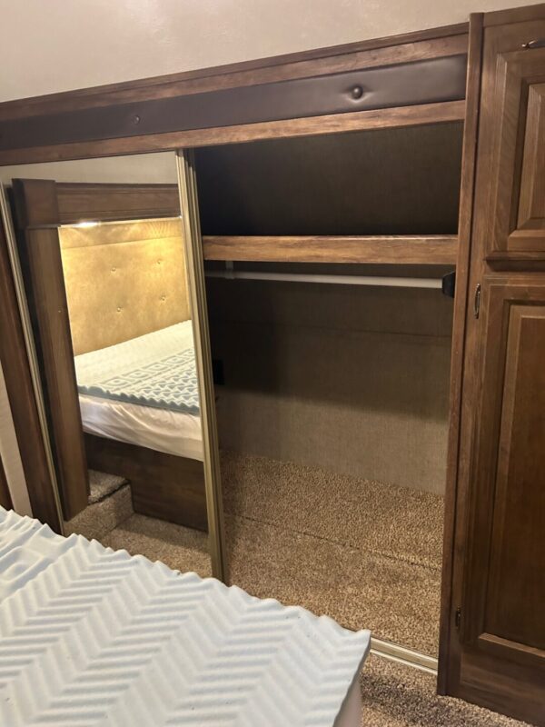 2016 Keystone Cougar 303RL - Image 7