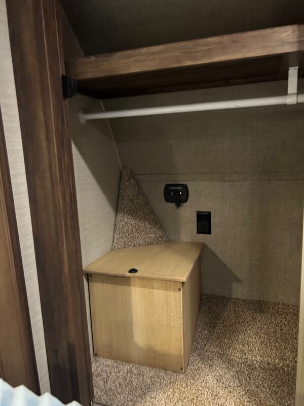 2016 Keystone Cougar 303RL - Image 6
