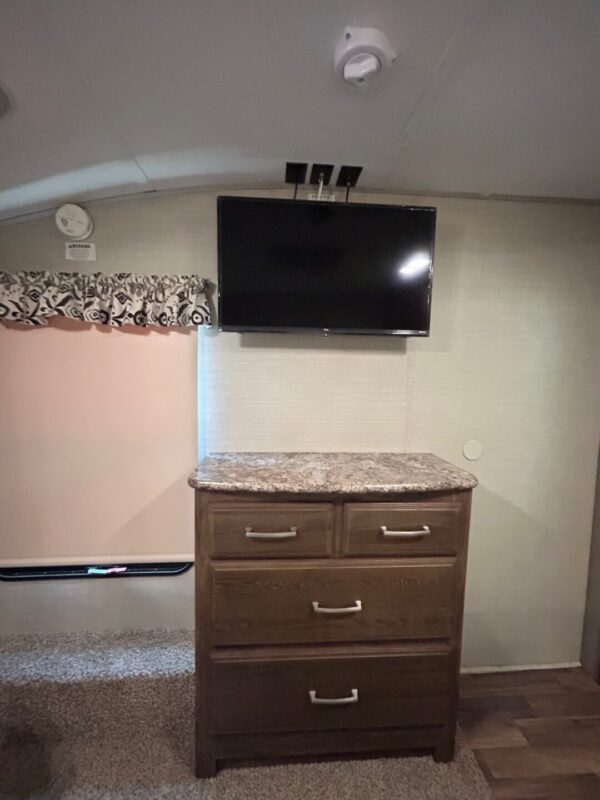 2016 Keystone Cougar 303RL - Image 5