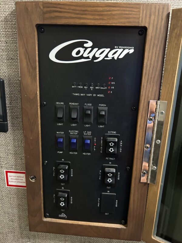 2016 Keystone Cougar 303RL - Image 3