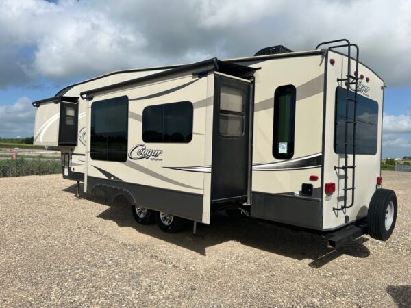 2016 Keystone Cougar 303RL - Image 5
