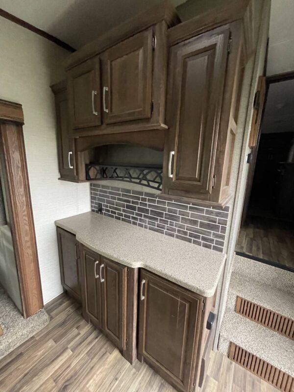 2016 Keystone Cougar 303RL - Image 3