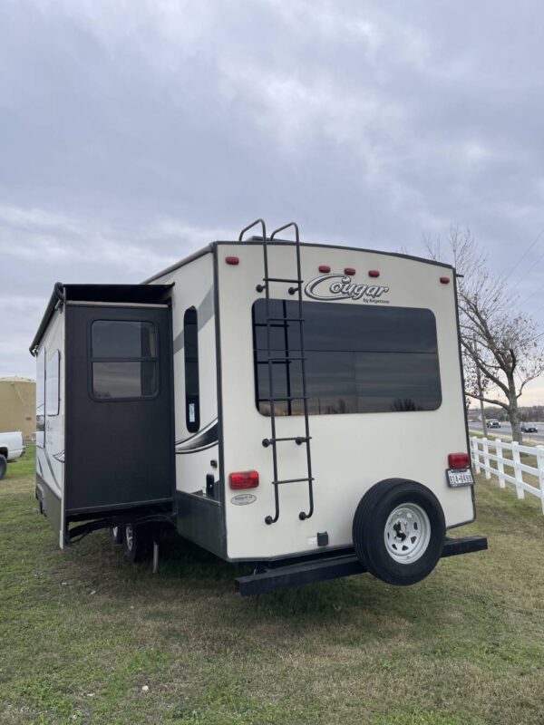 2016 Keystone Cougar 303RL - Image 2