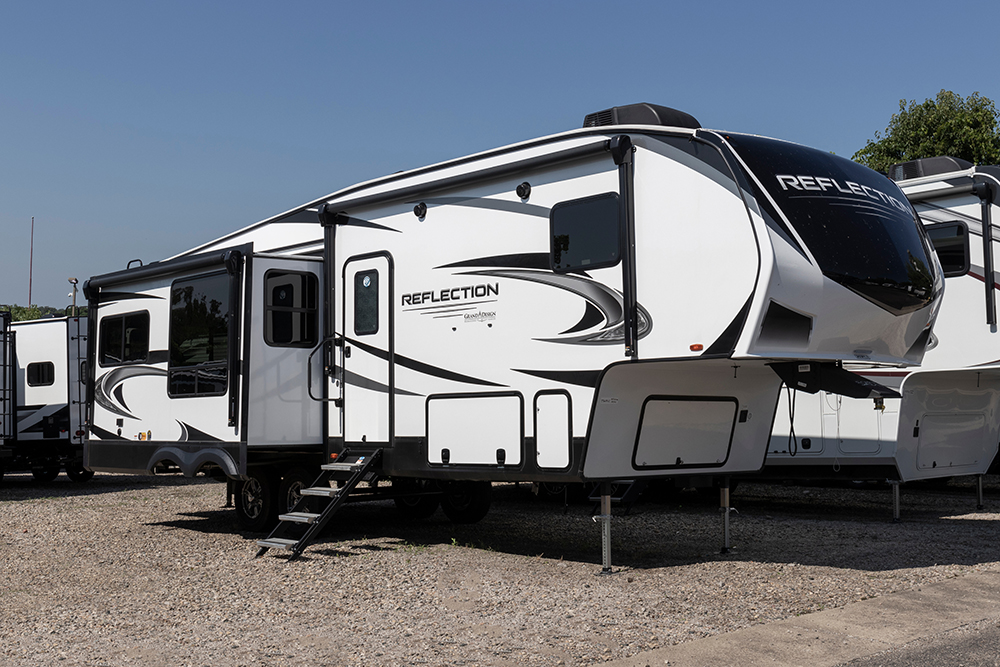 Heart of Texas RV Pros sells Motor Homes, Travel Trailers, Fifth Wheels and all types of RVs 