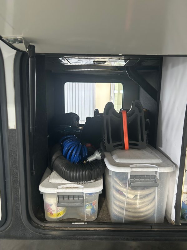 2017 Keystone Avalanche 320RS - Image 12