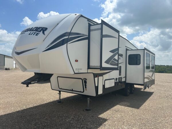 2021 Crusader Lite 29RS - Image 3