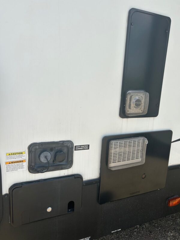 2021 Crusader Lite 29RS - Image 15