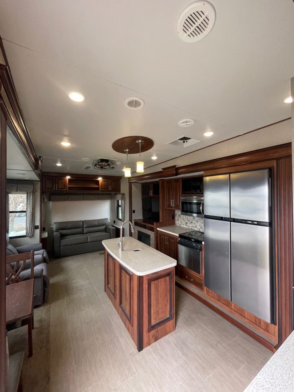 2017 Keystone Avalanche 320RS - Image 15