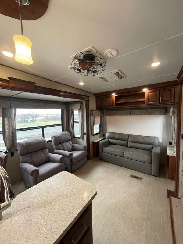 2017 Keystone Avalanche 320RS - Image 16