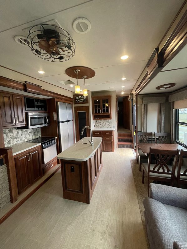 2017 Keystone Avalanche 320RS - Image 18