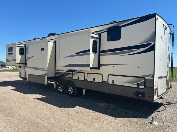 2020 Keystone Alpine 3711KP - Image 4