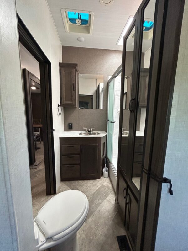2021 Winnebago Voyage V3436FL - Image 36