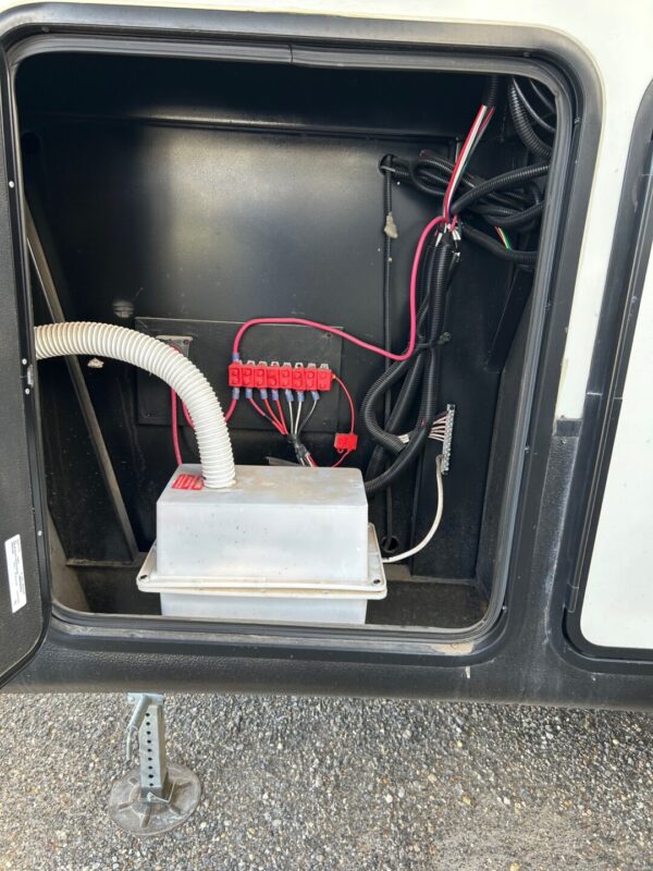 2021 Winnebago Voyage V3436FL - Image 8