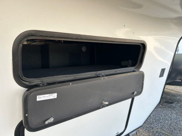 2021 Winnebago Voyage V3436FL - Image 13