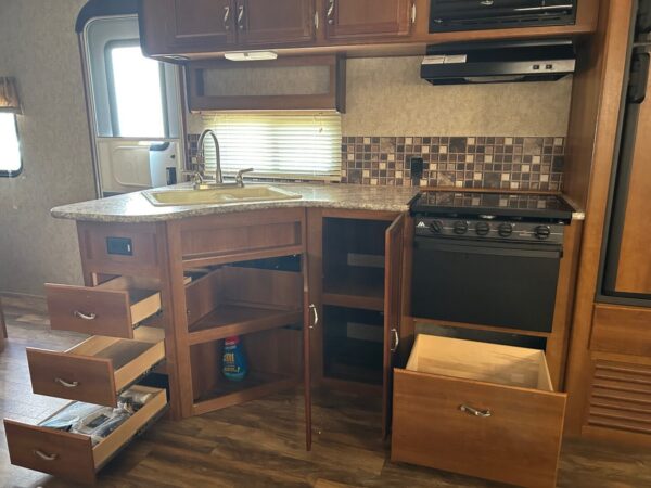 2016 Prime Time Avenger 28DBS - Image 17