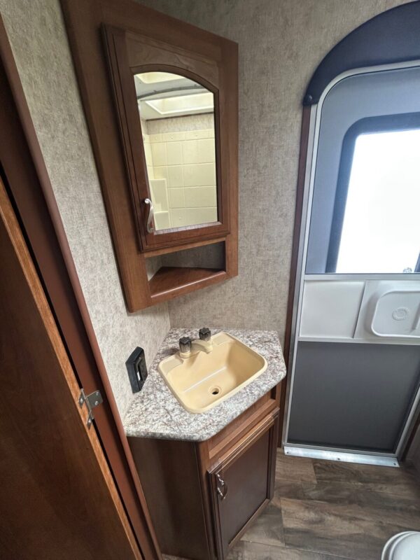 2016 Prime Time Avenger 28DBS - Image 25