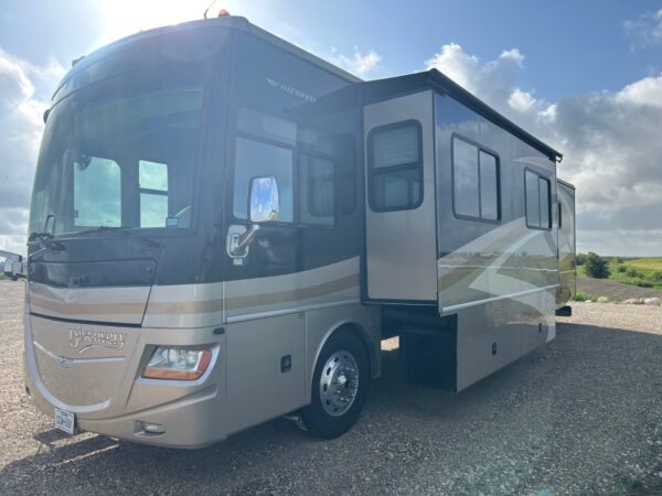 2008 Fleetwood Discovery 40X - Image 3