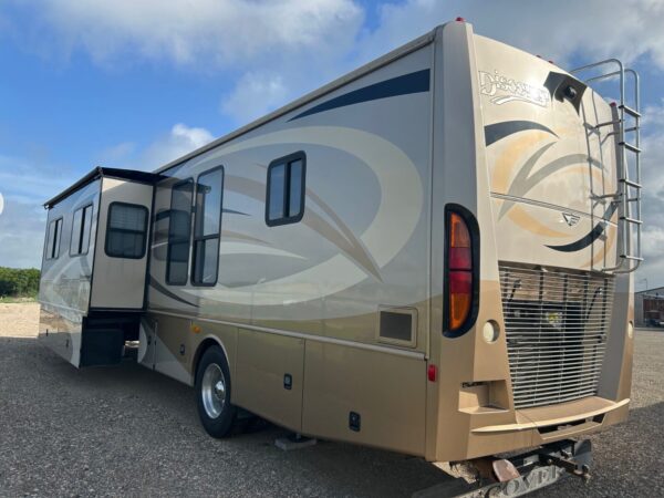 2008 Fleetwood Discovery 40X - Image 4