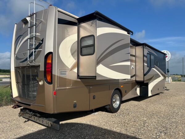 2008 Fleetwood Discovery 40X - Image 5