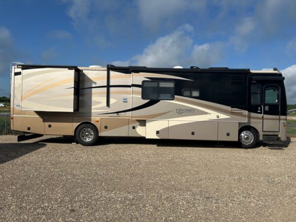 2008 Fleetwood Discovery 40X - Image 6