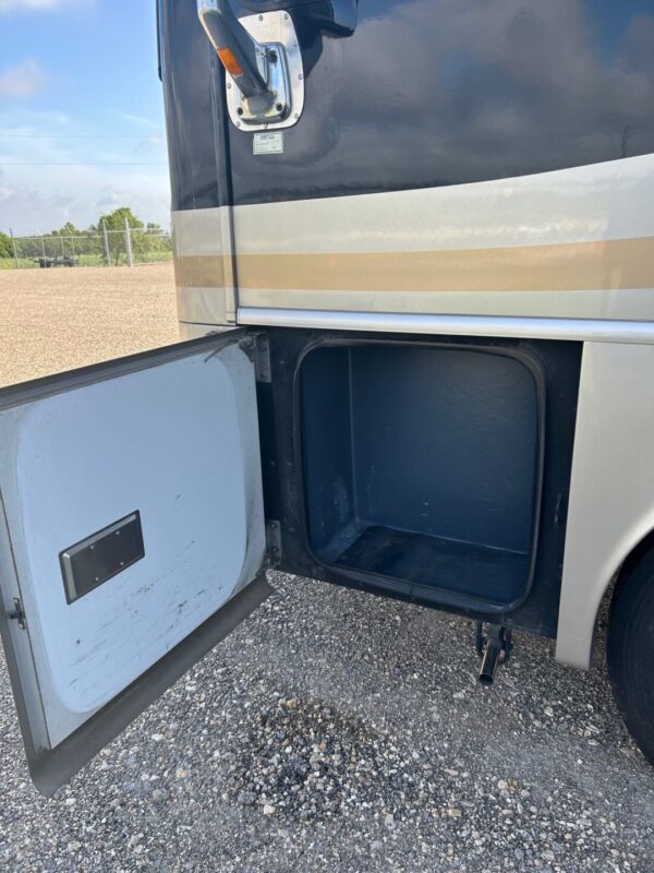 2008 Fleetwood Discovery 40X - Image 24