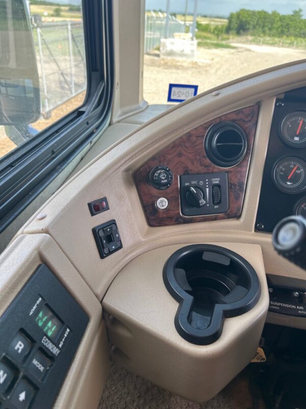 2008 Fleetwood Discovery 40X - Image 31