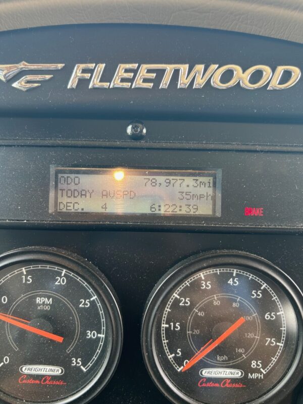 2008 Fleetwood Discovery 40X - Image 33