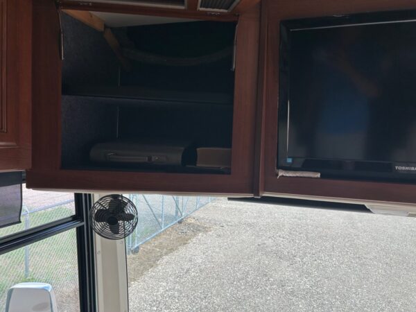 2008 Fleetwood Discovery 40X - Image 34