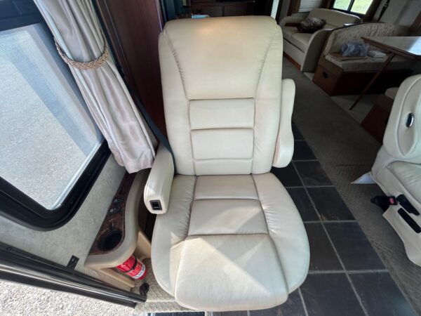 2008 Fleetwood Discovery 40X - Image 37
