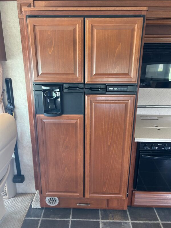 2008 Fleetwood Discovery 40X - Image 40