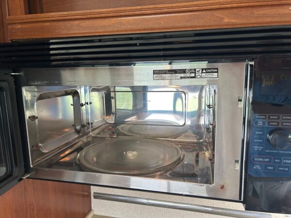 2008 Fleetwood Discovery 40X - Image 43