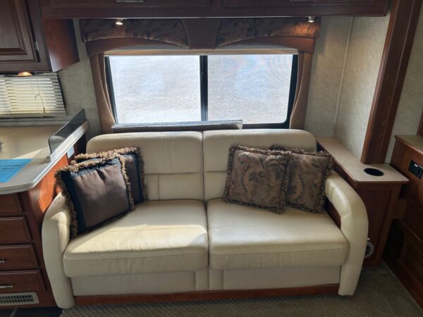 2008 Fleetwood Discovery 40X - Image 51