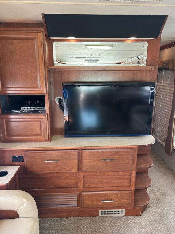 2008 Fleetwood Discovery 40X - Image 53