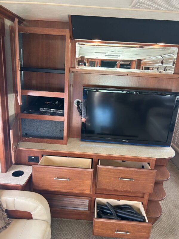 2008 Fleetwood Discovery 40X - Image 54