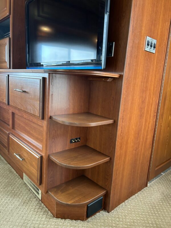 2008 Fleetwood Discovery 40X - Image 61