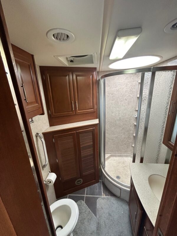 2008 Fleetwood Discovery 40X - Image 64