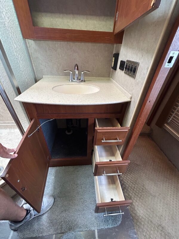 2008 Fleetwood Discovery 40X - Image 70