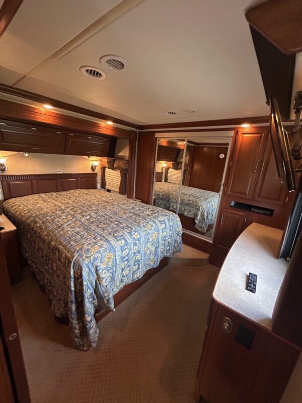 2008 Fleetwood Discovery 40X - Image 72