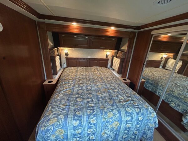 2008 Fleetwood Discovery 40X - Image 73