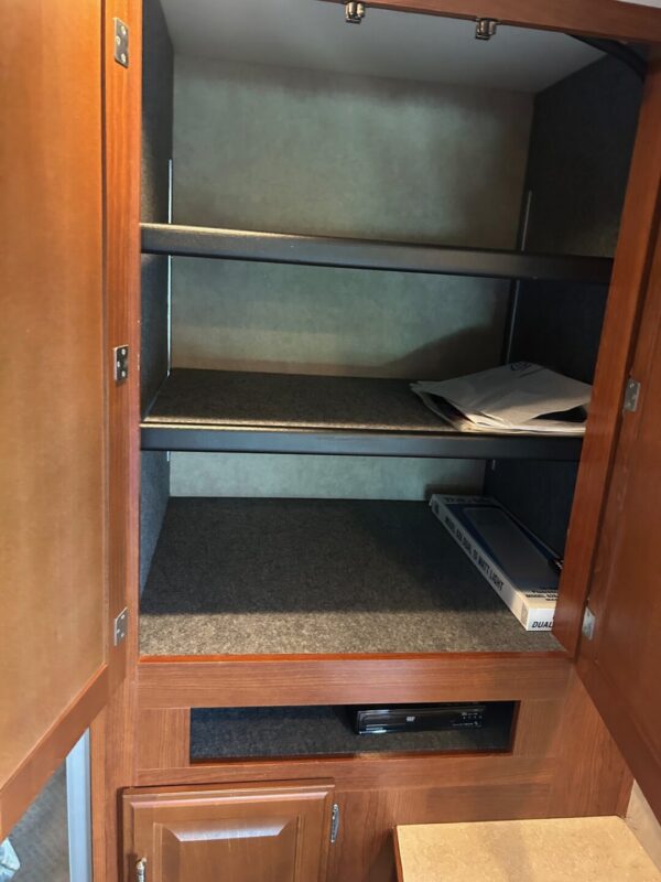 2008 Fleetwood Discovery 40X - Image 77