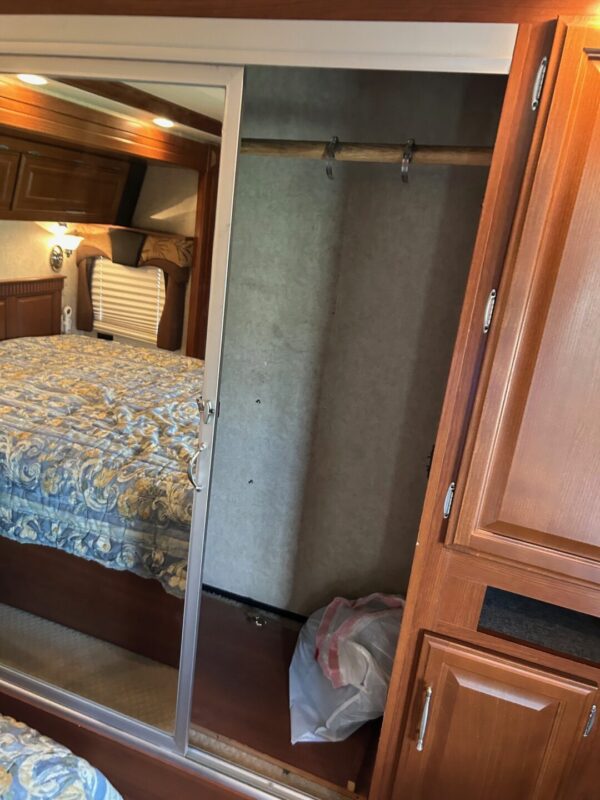 2008 Fleetwood Discovery 40X - Image 78