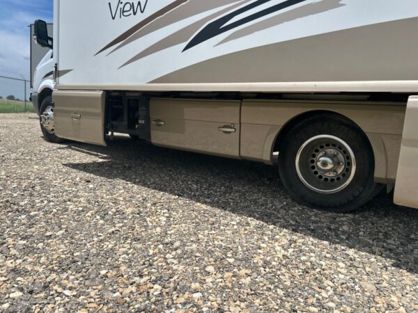 2011 Winnebago View 24K - Image 18