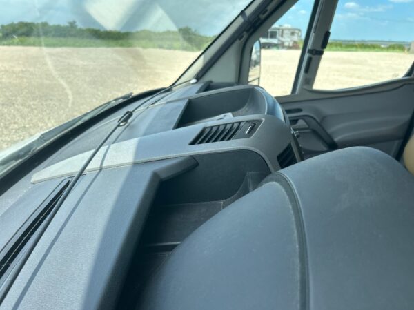 2011 Winnebago View 24K - Image 24
