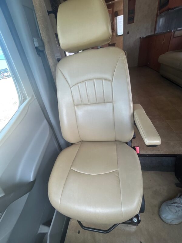 2011 Winnebago View 24K - Image 28
