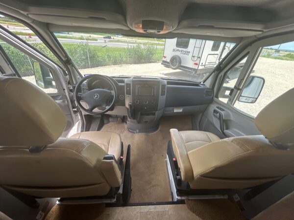 2011 Winnebago View 24K - Image 30