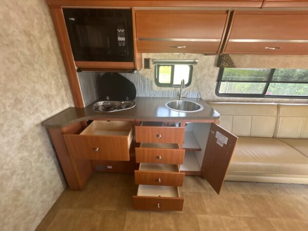 2011 Winnebago View 24K - Image 59
