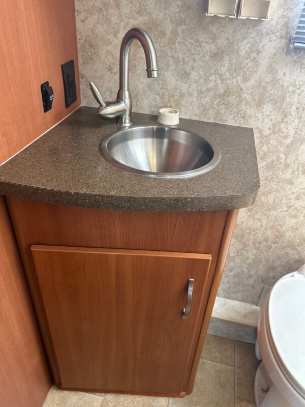 2011 Winnebago View 24K - Image 61