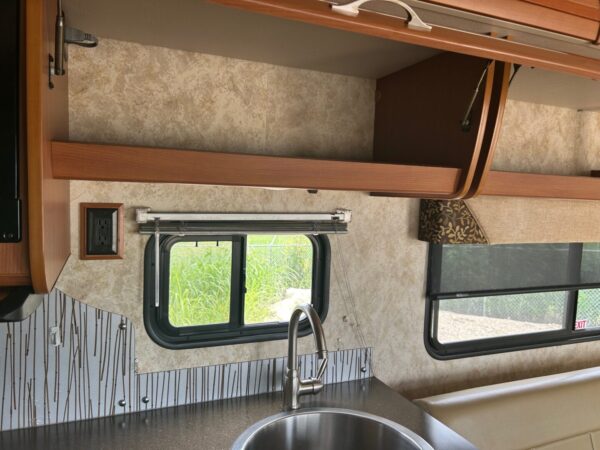 2011 Winnebago View 24K - Image 63