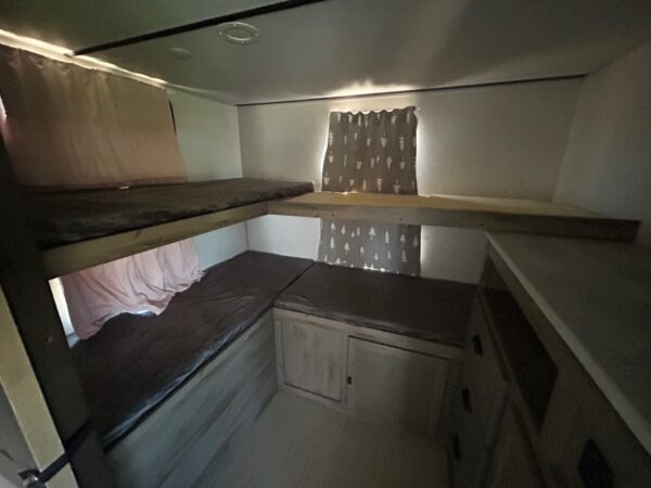 2021 Forest River Surveyor Legend 296QBLE - Image 25